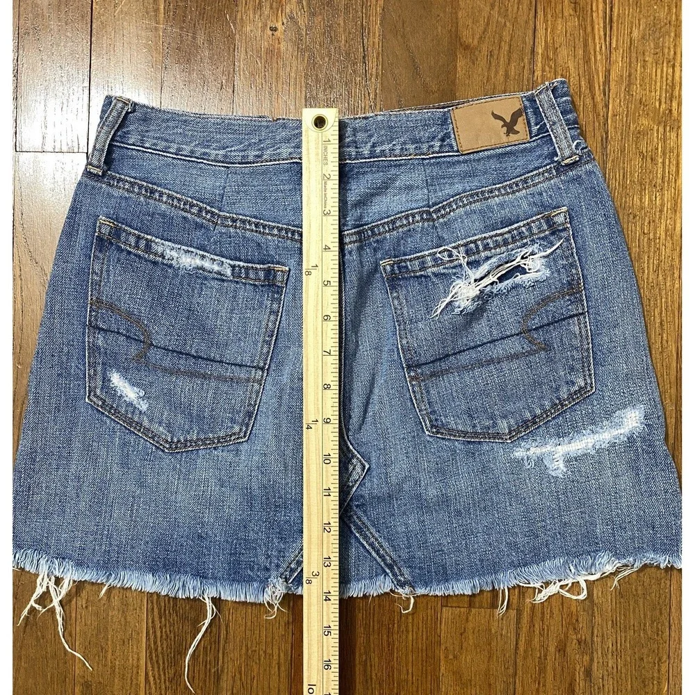 American Eagle Outfitters Denim Mini Skirt Sz 6 Distressed Cowgirl BOHO‎ Raw Hem